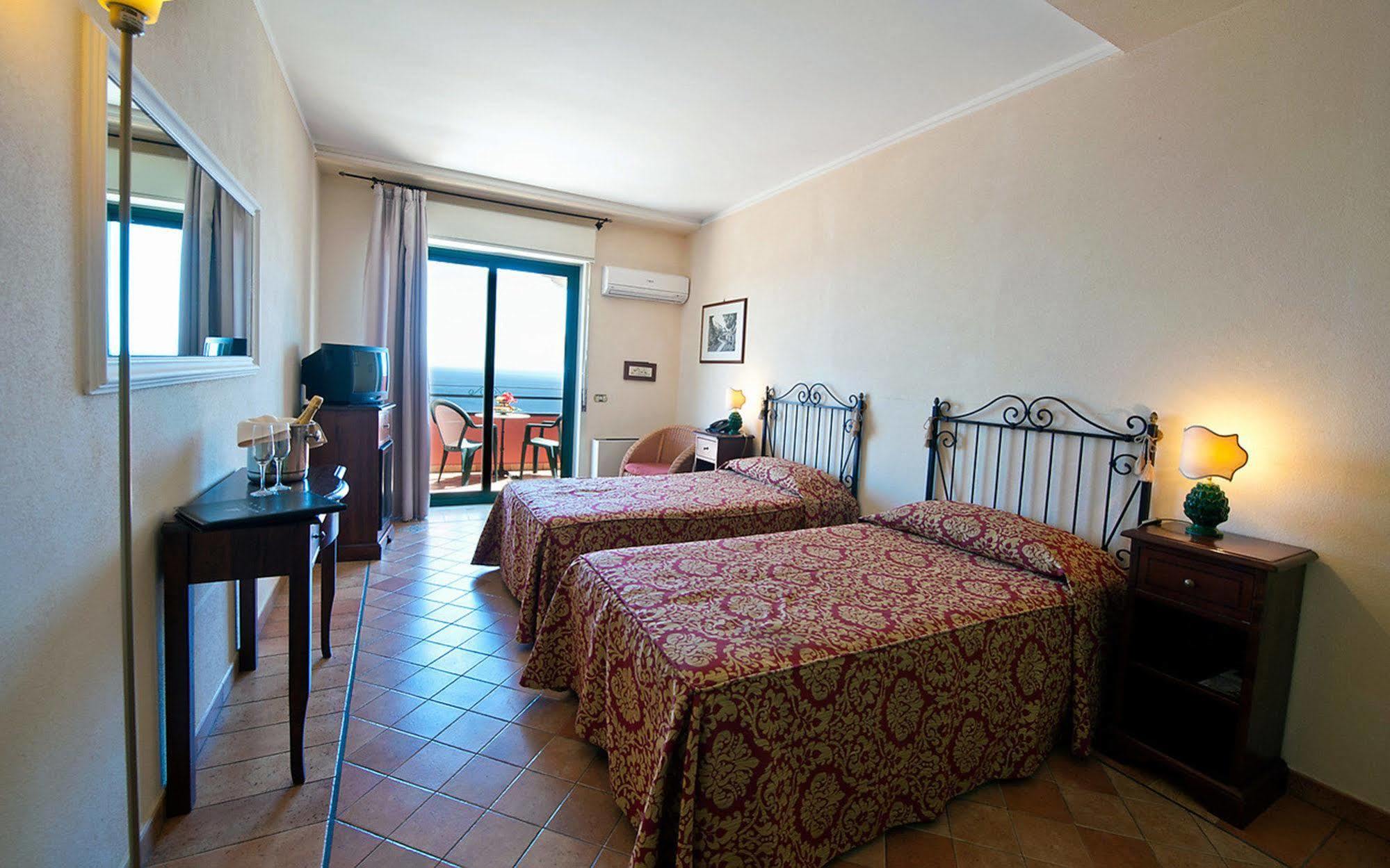 Baia Taormina Hotels & Spa Форца-д'Агро Экстерьер фото