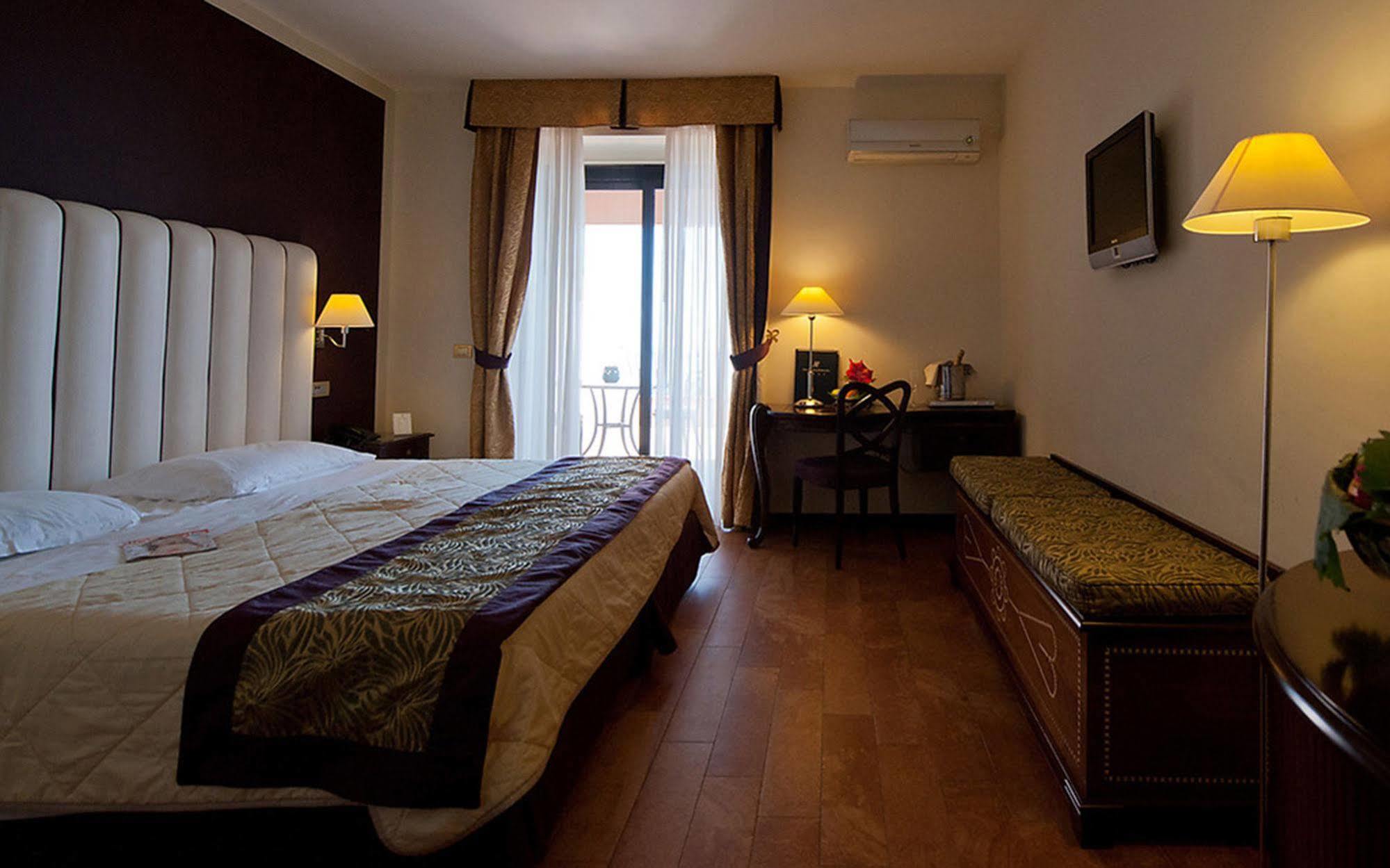 Baia Taormina Hotels & Spa Форца-д'Агро Экстерьер фото